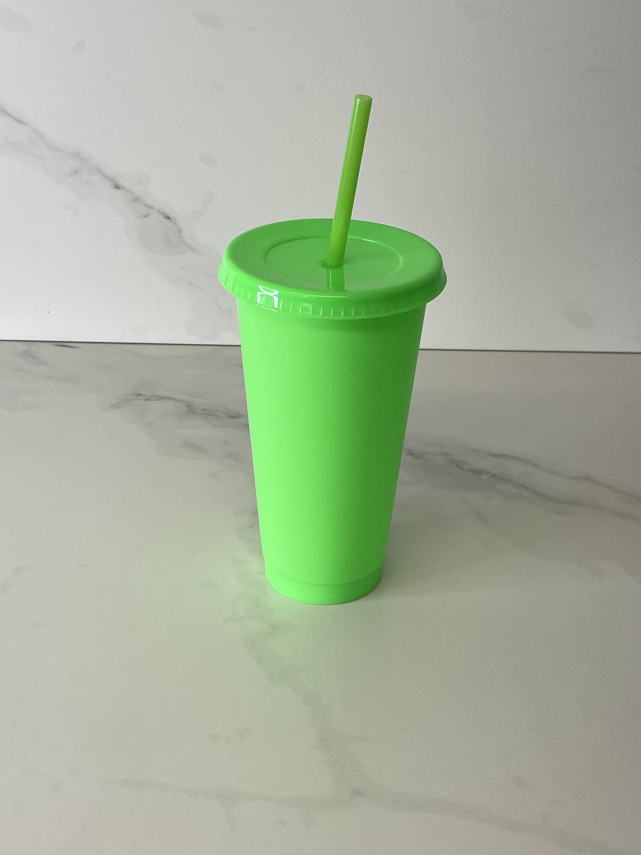 Lime Green Plastic Cups - 473ml – London Balloon Shop